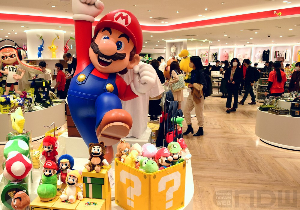 Nintendo OSAKA」にピクミンが出没!? 店内でおたから探しする様子を